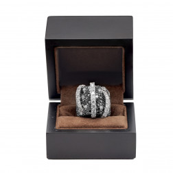Superbe et imposante bague en or 18k et sertie de diamants