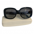 Paire de lunettes de soleil