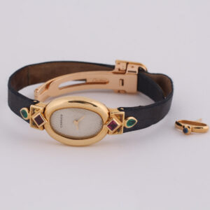 Montre Baignoire Mini en or jaune 18k sertie d’émeraudes et de rubis – Image 2