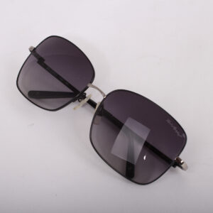 Lote de dos pares de gafas de sol para mujer. - Imagen 2