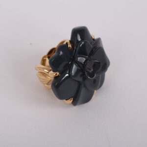 Bague Camélia Grand Modèle Edition Limitée onyx bleu or jaune 18k – Image 9