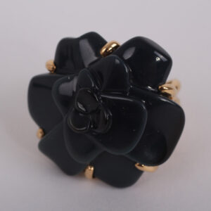 Bague Camélia Grand Modèle Edition Limitée onyx bleu or jaune 18k – Image 8