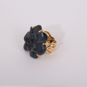 Bague Camélia Grand Modèle Edition Limitée onyx bleu or jaune 18k – Image 2