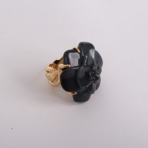 Bague Camélia Grand Modèle Edition Limitée onyx bleu or jaune 18k – Image 3