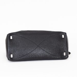 Fine grain soft leather handbag - Image 5