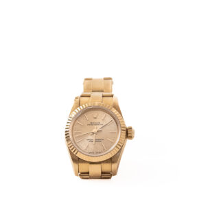 Montre Rolex pour dame Oyster Perpetual en or jaune 18k lunette crenelée – Image 2