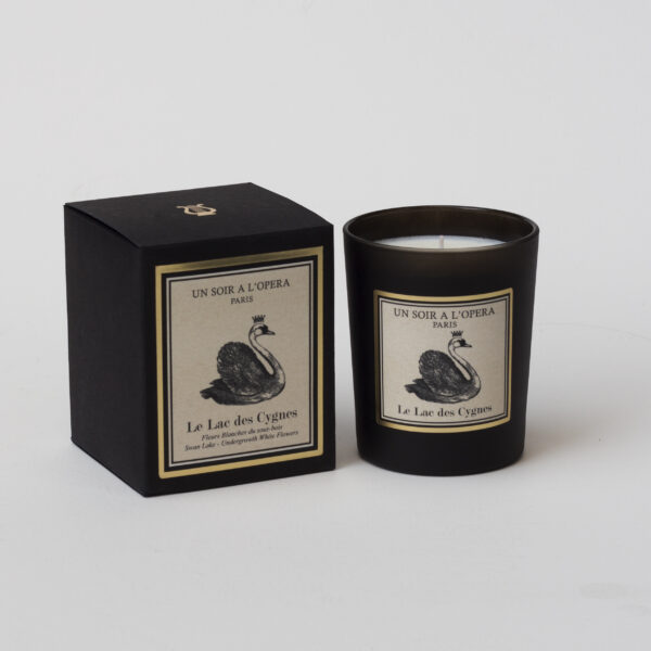 Bougie parfumée LE LAC DES CYGNES Fleurs Blanches du Sous-Bois d'après le ballet de Tchaikovsky. (Lot de 2 bougies.)-0