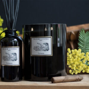 Bougie parfumée 3 mèches - CARMEN 1KG Feuilles de tabac et Fleur de Cassie d'après l'Opéra de Bizet 1KG – Image 2