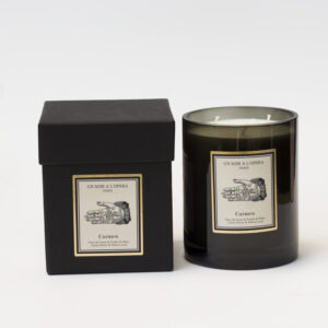 Bougie parfumée 3 mèches - CARMEN 1KG Feuilles de tabac et Fleur de Cassie d'après l'Opéra de Bizet 1KG – Image 1