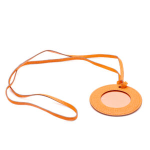 Collier et pendentif porte-photo en cuir gréné orange - Imagen 1