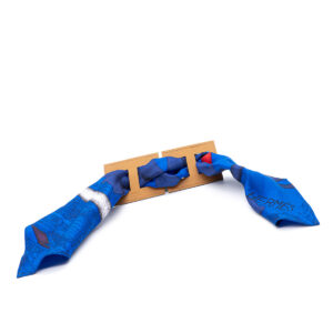Bracelet en crocodile couleur craie et twilly en soie bleue – Image 2