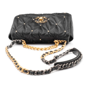 Sac Chanel Le 19 Édition limitée en cuir d’agneau souple et studs dorés – Image 4