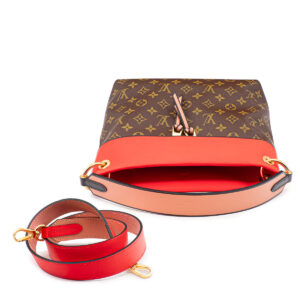 Sac besace Louis Vuitton Tuileries en toile Monogram et cuir rouge Kabuki – Image 2