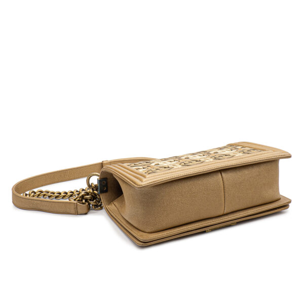 Sac Chanel Boy Edition limitée Dubaï Médium en cuir beige et doré-21352