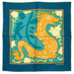 Gavroche Hermes L'Année du Dragon en soie 100% par Stephany Devaux-0